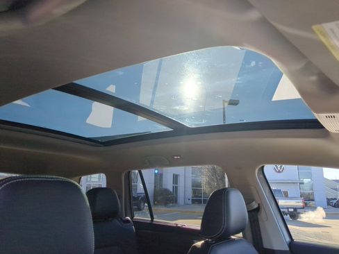 New 2025 Volkswagen Atlas SE image 10