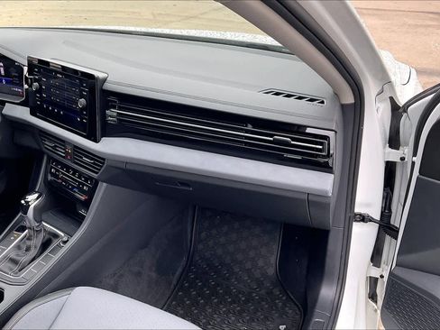 Used 2025 Volkswagen Jetta SE image 17