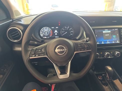 Used 2024 Nissan Kicks SV FWD image 6
