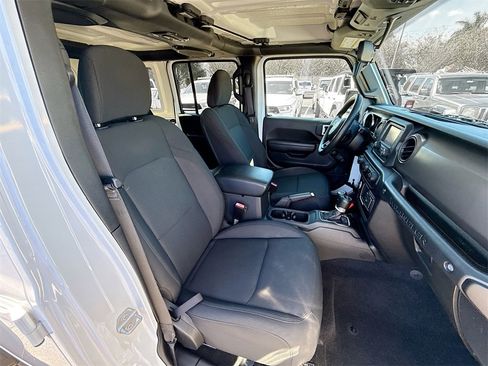 Used 2021 Jeep Wrangler Unlimited Sport image 32