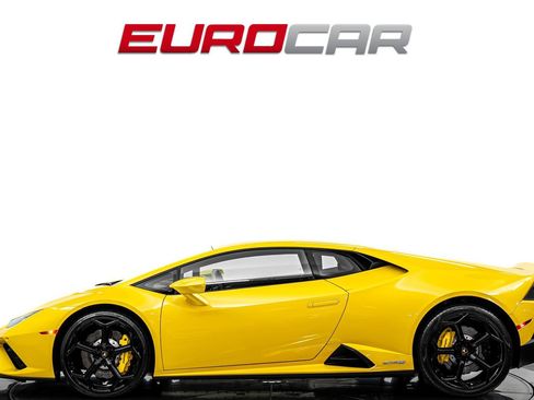Used 2021 Lamborghini Huracan EVO RWD image 2