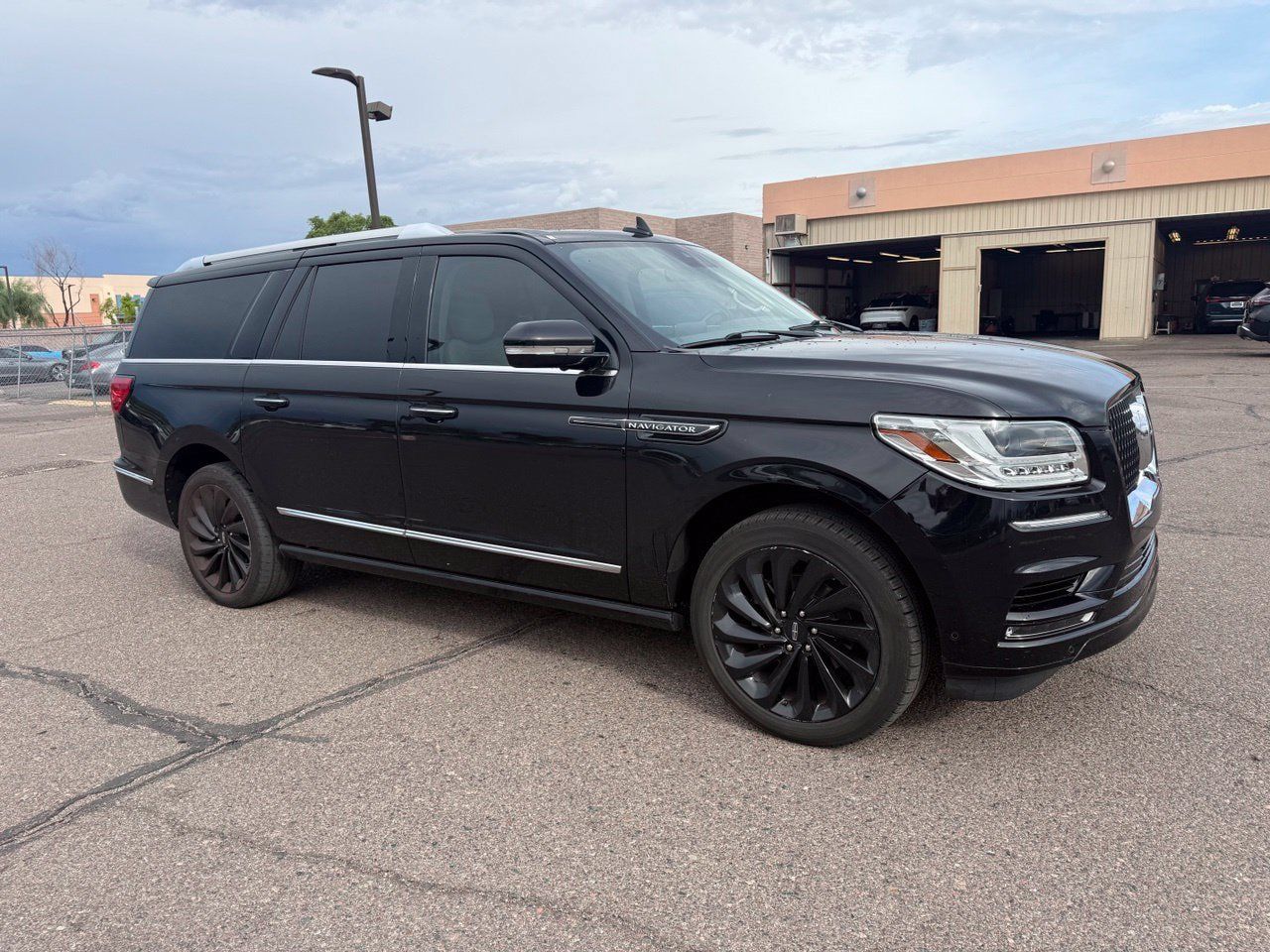 Used 2021 Lincoln Navigator L Reserve AWD/4WD image 3