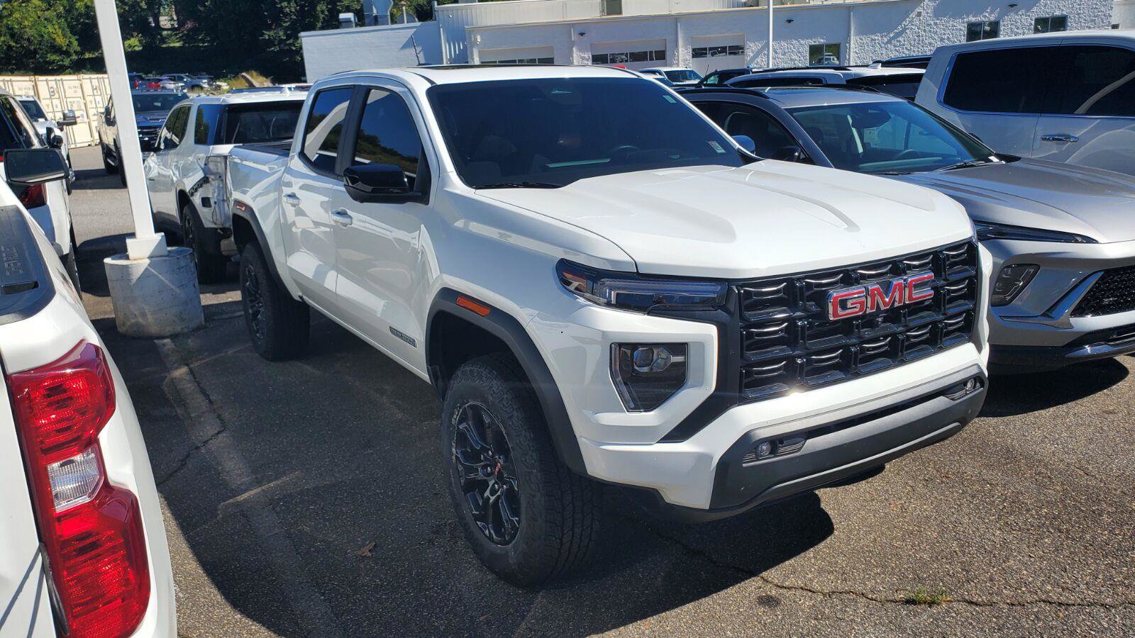 Used 2025 GMC Canyon Elevation w/ Convenience Package AWD/4WD image 2