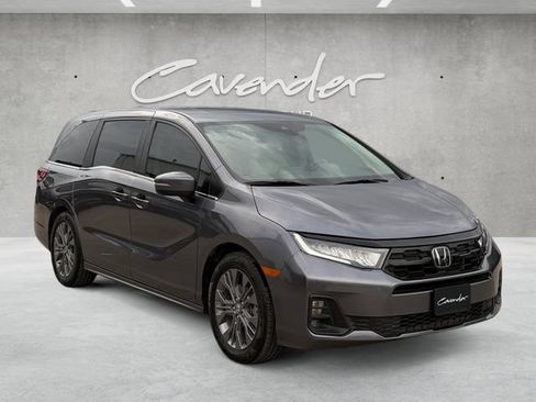 Used 2025 Honda Odyssey Touring image 2