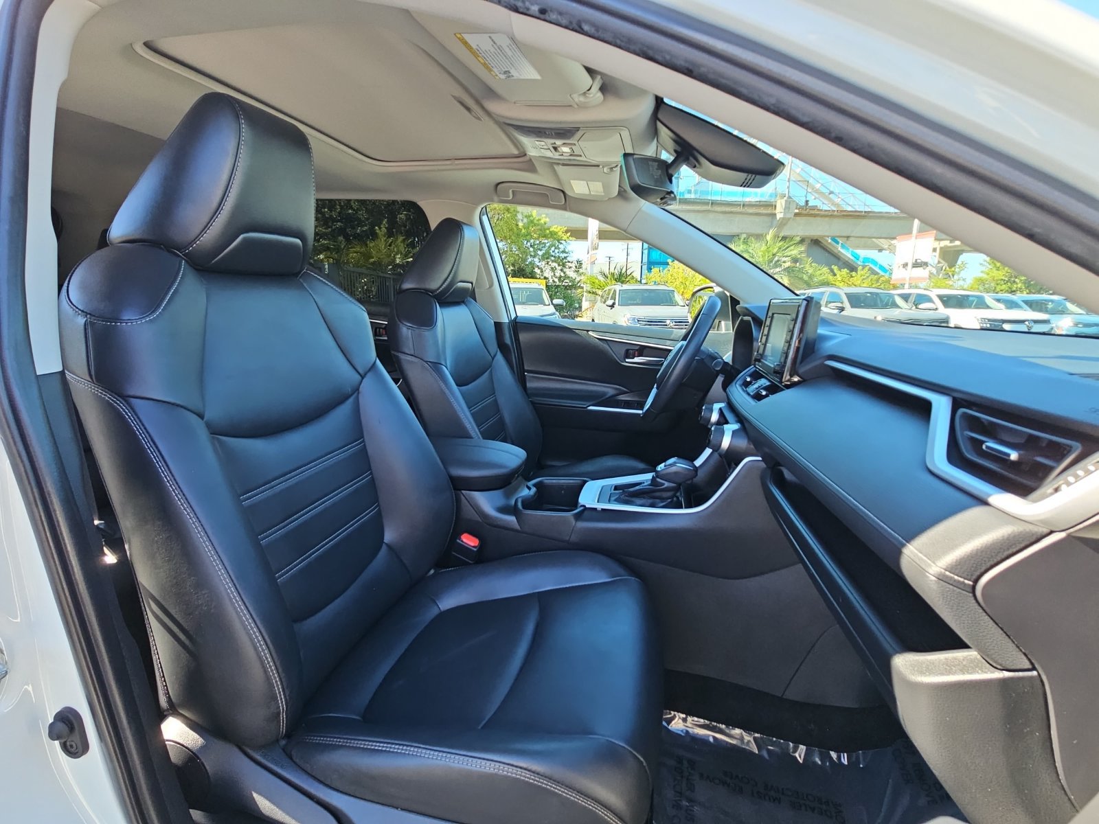Used 2022 Toyota RAV4 XLE Premium FWD image 10