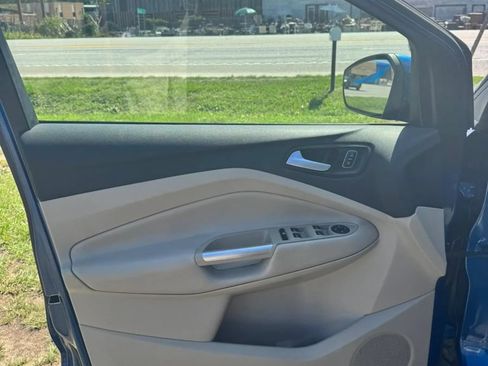 Used 2017 Ford Escape SE FWD image 12