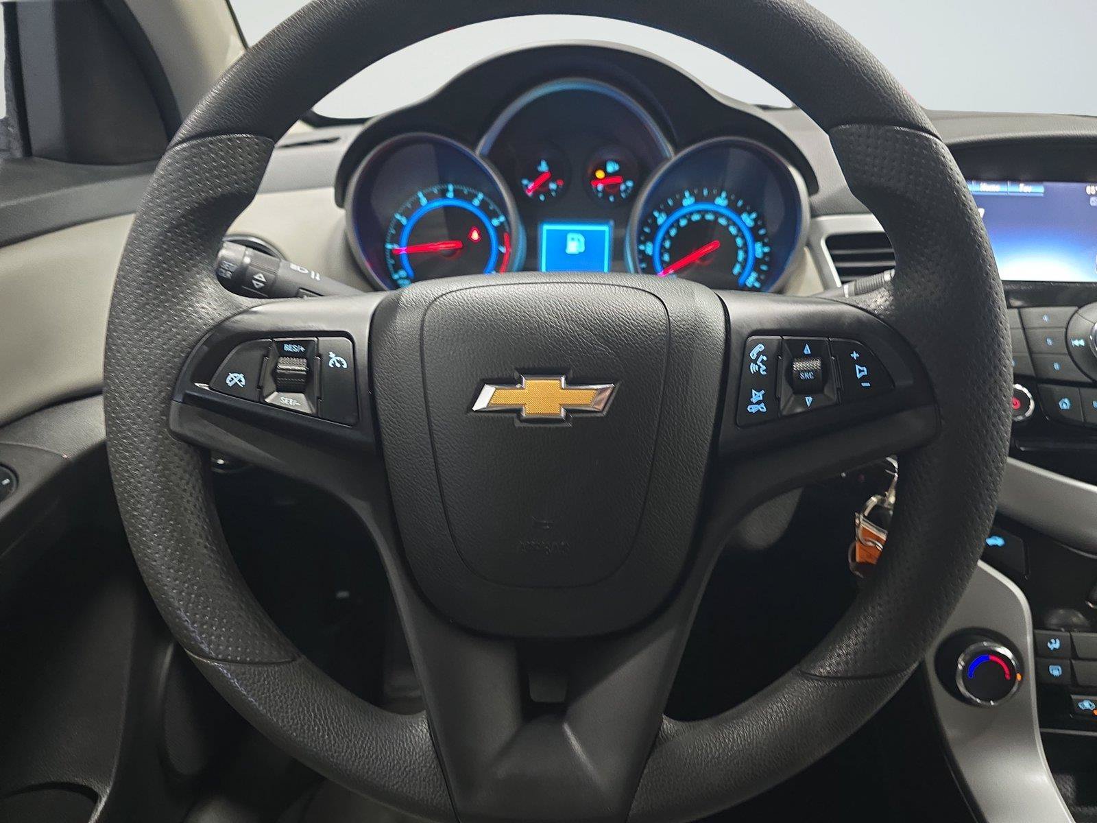Used 2016 Chevrolet Cruze LT w/ Technology Package FWD image 10