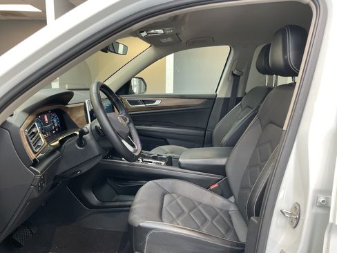 Used 2024 Volkswagen Atlas SE FWD image 18
