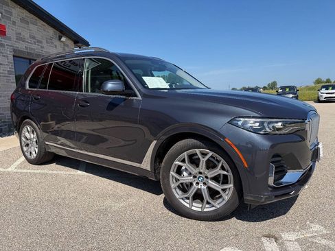 Used 2022 BMW X7 xDrive40i w/ Cold Weather Package AWD/4WD image 3