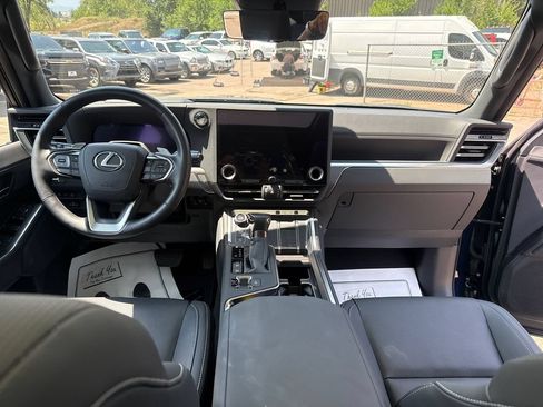 Used 2026 Lexus GX 550 w/ Accessory Package (31) AWD/4WD image 21