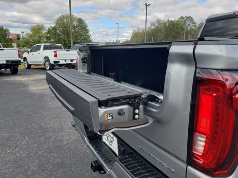 Used 2024 GMC Sierra 1500 Denali Ultimate image 9