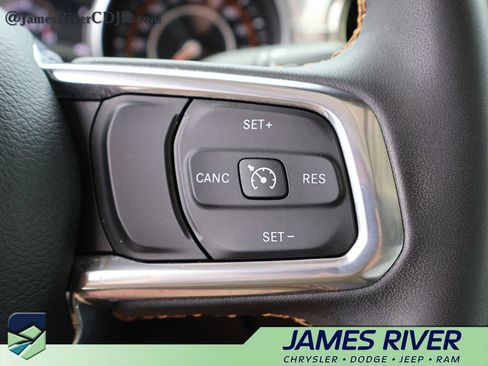 Used 2023 Jeep Gladiator Overland AWD/4WD image 27