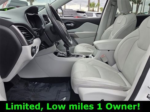 Used 2021 Jeep Cherokee Limited image 10