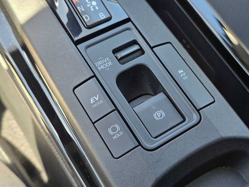 Certified 2026 Toyota Prius XLE FWD image 30