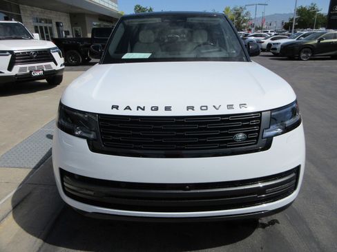 Used 2025 Land Rover Range Rover SE AWD/4WD image 13