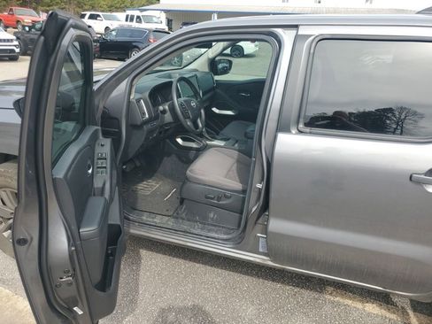 Used 2025 Nissan Frontier SV image 8