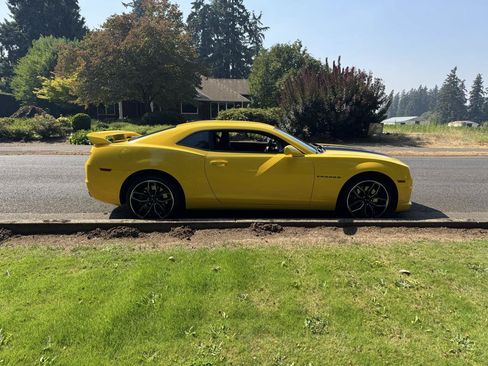 Used 2010 Chevrolet Camaro SS w/ RS Package RWD image 6