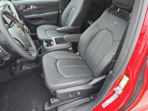 New 2026 Chrysler Pacifica Select image 29