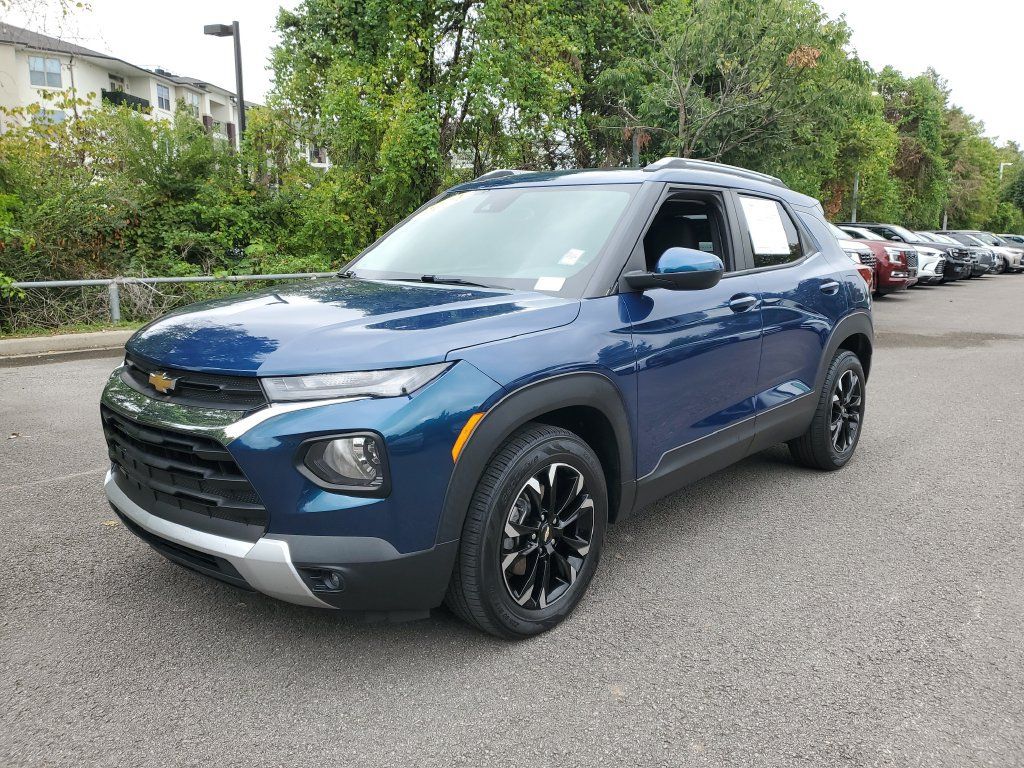 Used 2021 Chevrolet TrailBlazer LT w/ Premium Seating Package FWD image 2