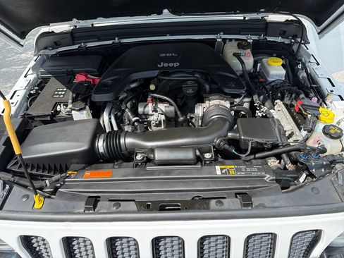 Used 2021 Jeep Wrangler Unlimited Sahara AWD/4WD image 40