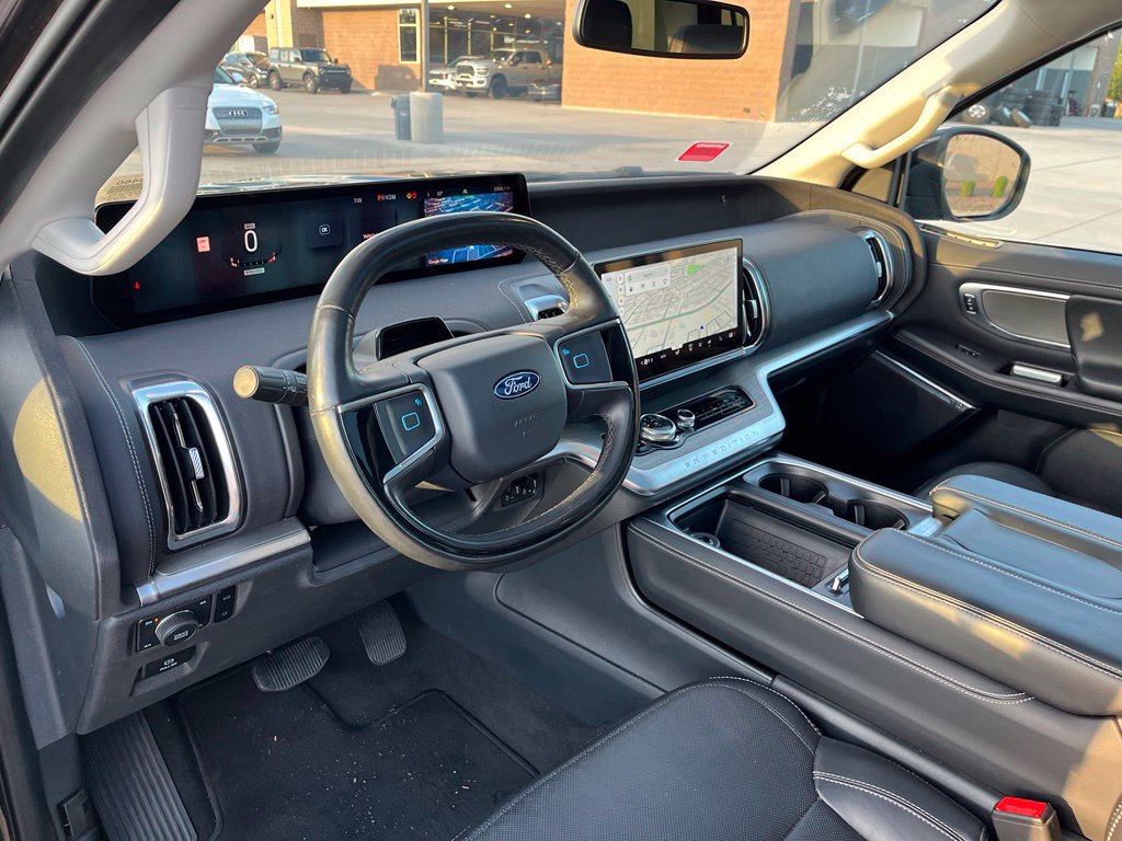 Used 2025 Ford Expedition Max Platinum AWD/4WD image 12