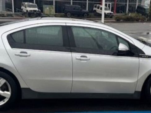 Used 2012 Chevrolet Volt Premium w/ Premium Trim Package image 6