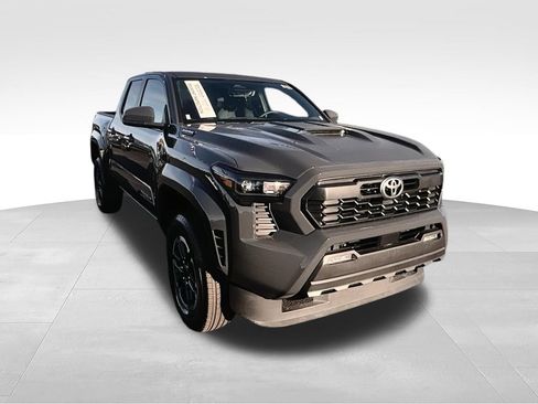 Used 2025 Toyota Tacoma TRD Sport AWD/4WD image 3