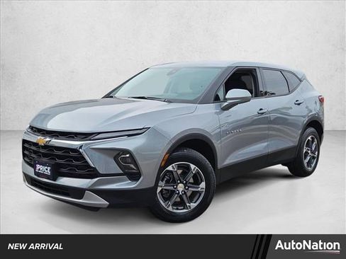 Used 2025 Chevrolet Blazer LT FWD image 1
