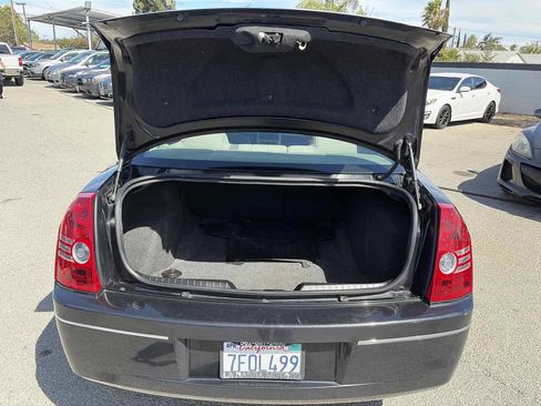 Used 2010 Chrysler 300 Touring RWD image 17