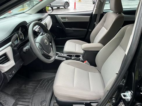 Used 2015 Toyota Corolla LE FWD image 9