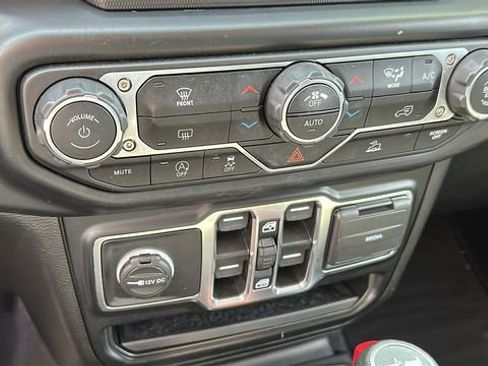 Used 2021 Jeep Wrangler Unlimited Sport image 17