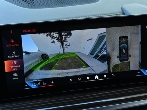 Certified 2025 BMW X6 xDrive40i w/ Premium Package image 16