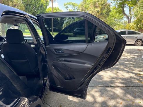 Used 2020 Chevrolet Equinox LT w/ Driver Convenience Package FWD image 18