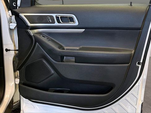 Used 2014 Ford Explorer XLT w/ Equipment Group 202A image 13