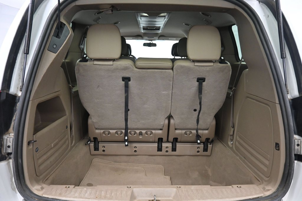 Used 2016 Chrysler Town & Country Touring FWD image 26