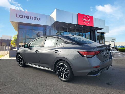 Used 2025 Nissan Sentra SR w/ SR Premium Package FWD image 6