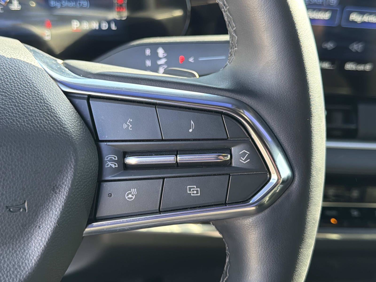 Used 2025 Chevrolet Equinox LT w/ Safety and Technology Package FWD image 21