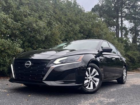 Used 2024 Nissan Altima 2.5 S image 2