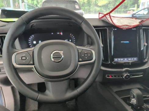 Used 2023 Volvo XC60 B5 Core AWD/4WD image 12
