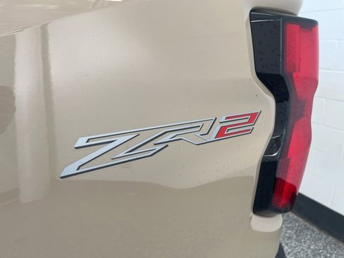Used 2024 Chevrolet Colorado ZR2 w/ Technology Package image 12