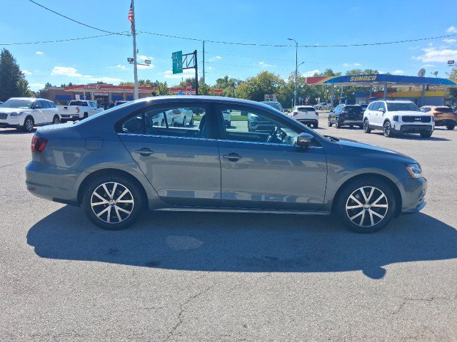 Used 2017 Volkswagen Jetta SE FWD image 3