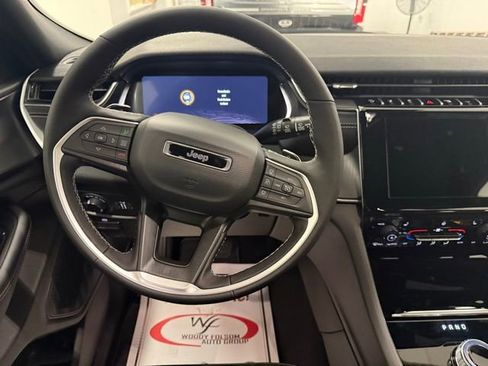 New 2025 Jeep Grand Cherokee L Altitude image 19