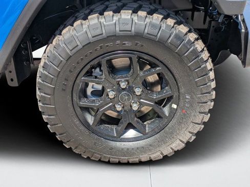 New 2025 Jeep Gladiator Sport image 9