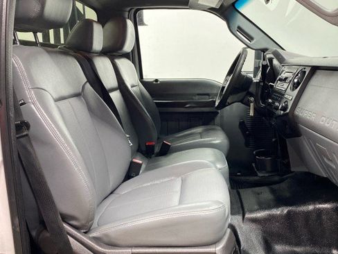 Used 2015 Ford F550 2WD Regular Cab Super Duty image 20