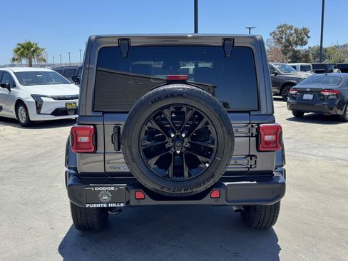 Certified 2025 Jeep Wrangler Unlimited Sahara w/ Safety Group AWD/4WD image 5