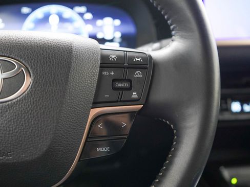 Used 2025 Toyota Crown AWD/4WD image 24