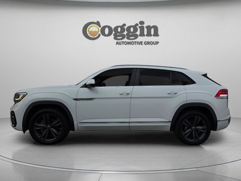 Used 2021 Volkswagen Atlas Cross Sport SE image 3