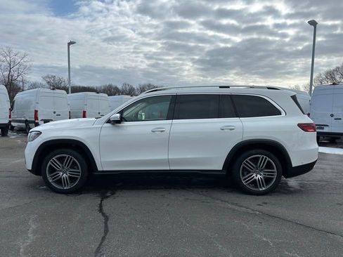 Used 2024 Mercedes-Benz GLS 450 4MATIC image 3
