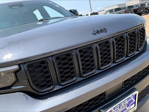 Used 2024 Jeep Grand Cherokee L Altitude AWD/4WD image 31
