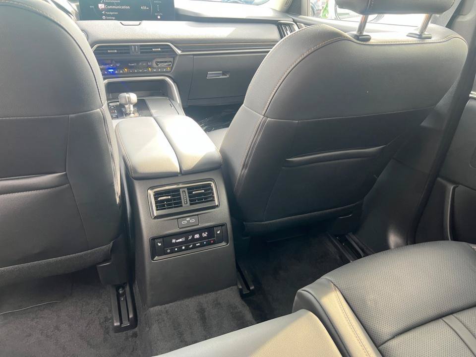 Certified 2026 MAZDA CX-90 Plug-In Hybrid w/ Preferred AWD/4WD image 29